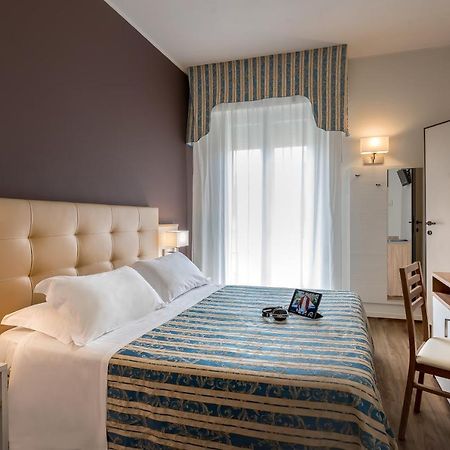 Hotel Sole Mio Rimini Exteriör bild