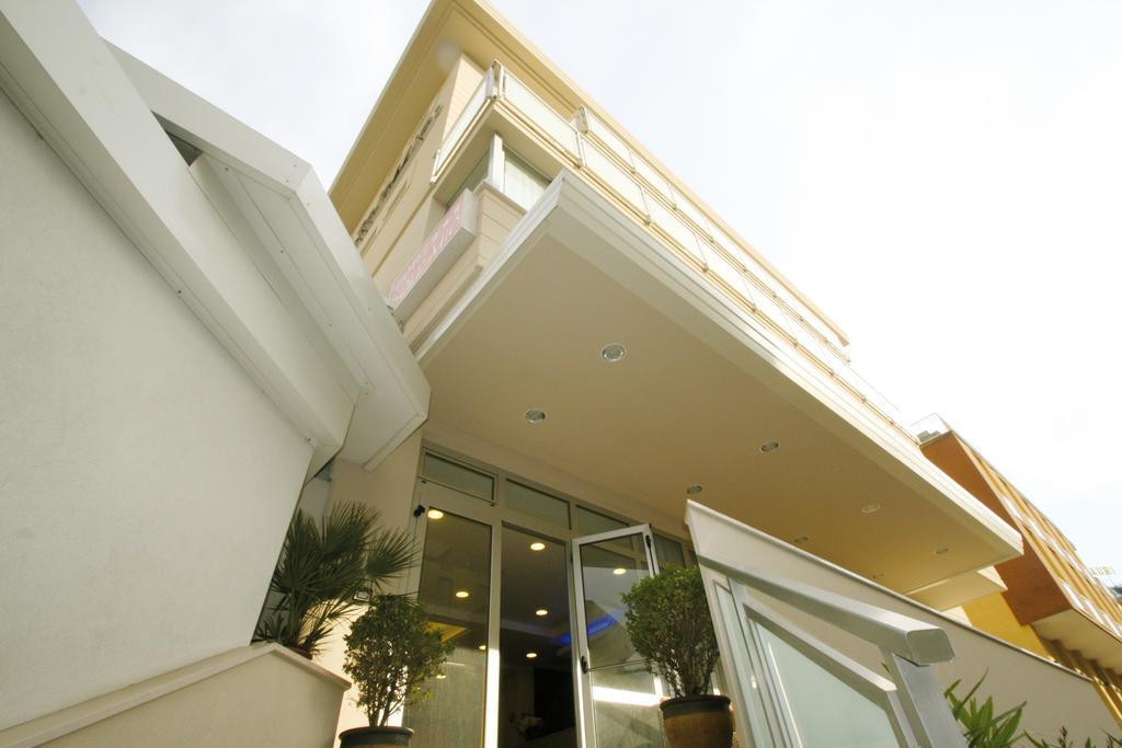 Hotel Sole Mio Rimini Exteriör bild