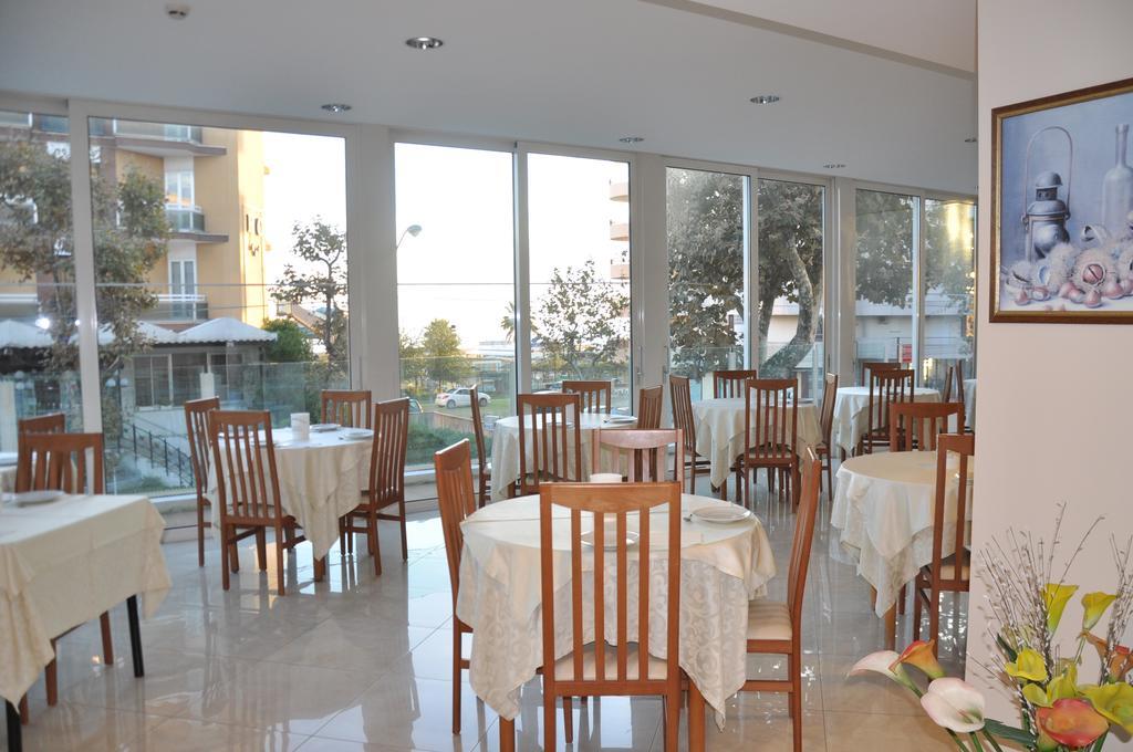 Hotel Sole Mio Rimini Exteriör bild