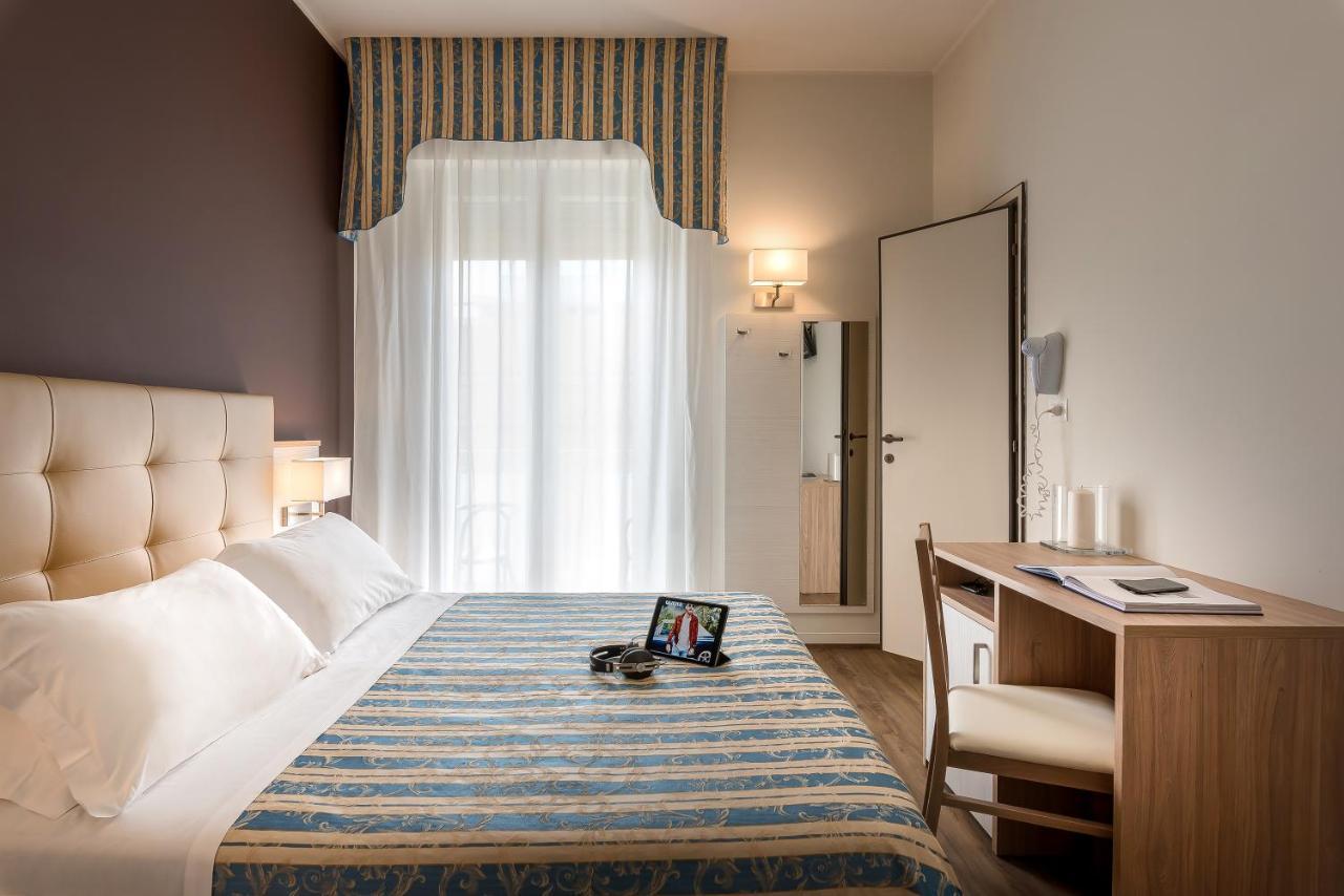 Hotel Sole Mio Rimini Exteriör bild