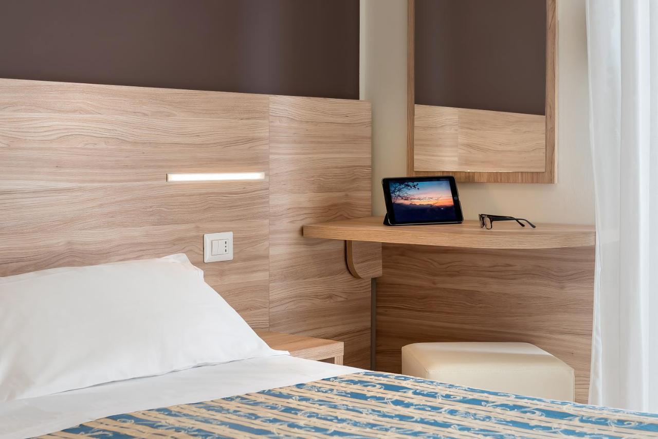 Hotel Sole Mio Rimini Exteriör bild